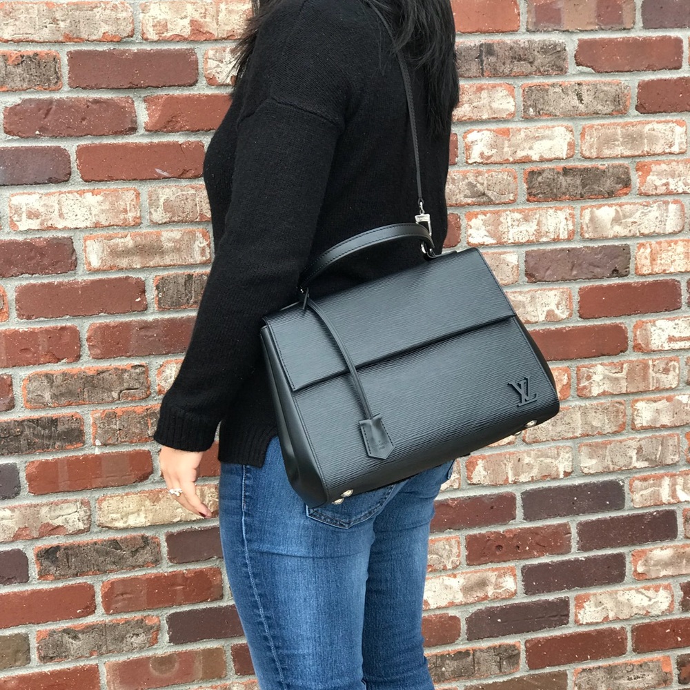 (SOLD) Louis Vuitton Cluny MM  - Modeling Shots